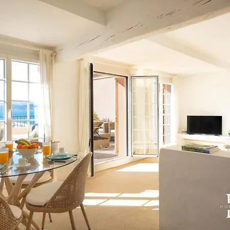 Duplex With Panoramic Views - Port Of