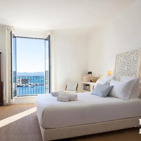Duplex With Panoramic Views - Port Of *