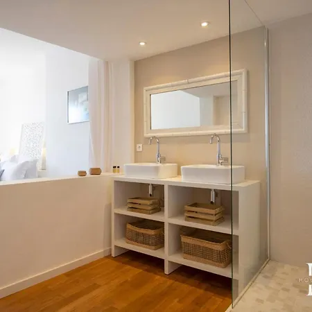 Duplex With Panoramic Views - Port Of